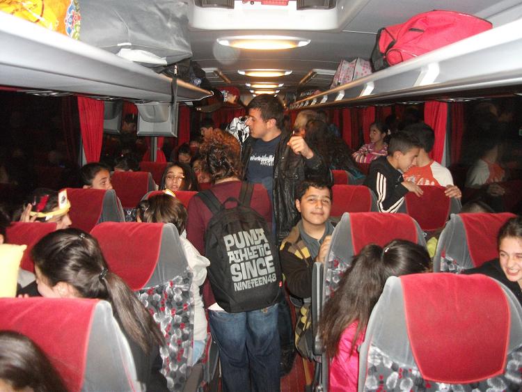 Genç Kalemler Izmir Yolunda