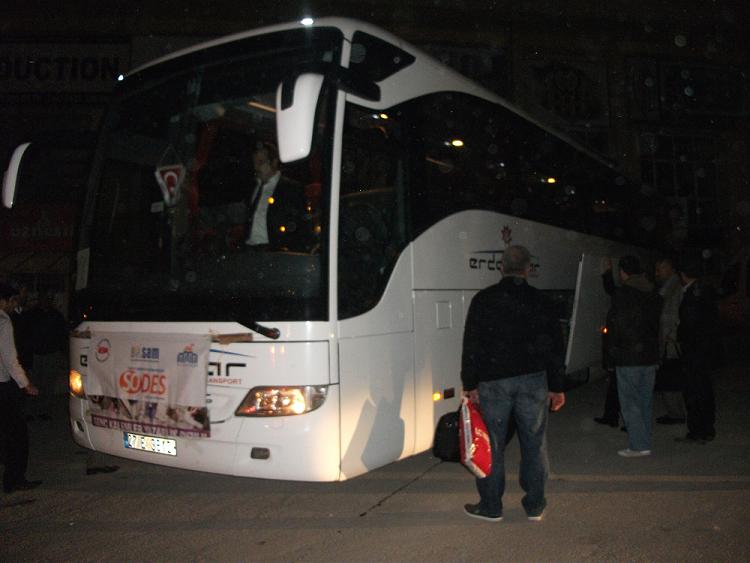 Genç Kalemler Izmir Yolunda