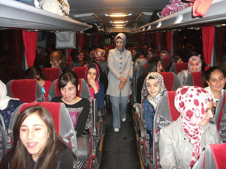 Genç Kalemler Izmir Yolunda